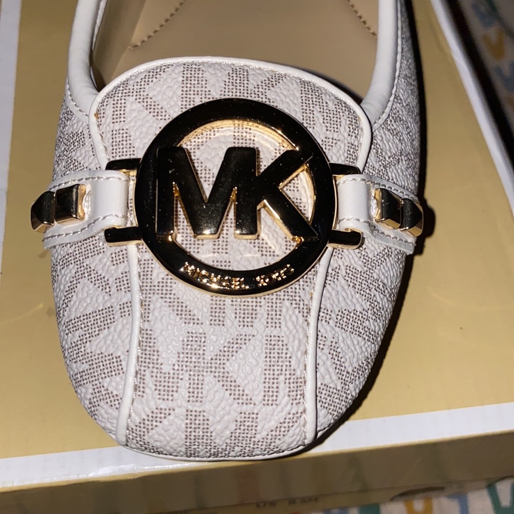 Brand new in box Michael Kors flats. Size 9.5M women’s. - Picture 4 of 5